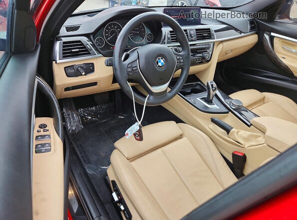WBA8D9C53JA615850 2018 BMW 3 SERIES Красный Вид панели приборов