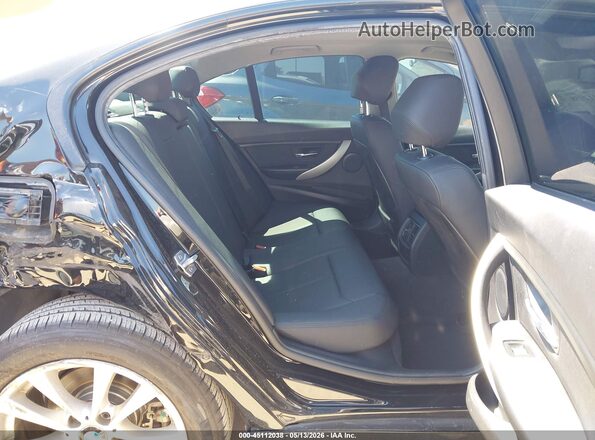 WBA8E1G50JNU90291 2018 BMW 3 SERIES Black Widok naklejki z numerem VIN