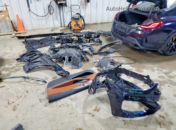 WBABC4C07SCT75188 2025 BMW M8 Blue Widok komory silnika
