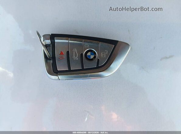 WBAGV8C01NCJ37008 2022 BMW M8 Dark Blue Вид панелі приладів