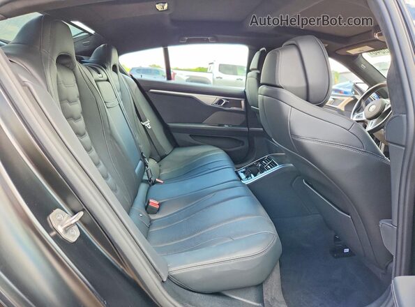 WBAGV8C04RCN36016 2024 BMW M8 Black Vista de los asientos traseros
