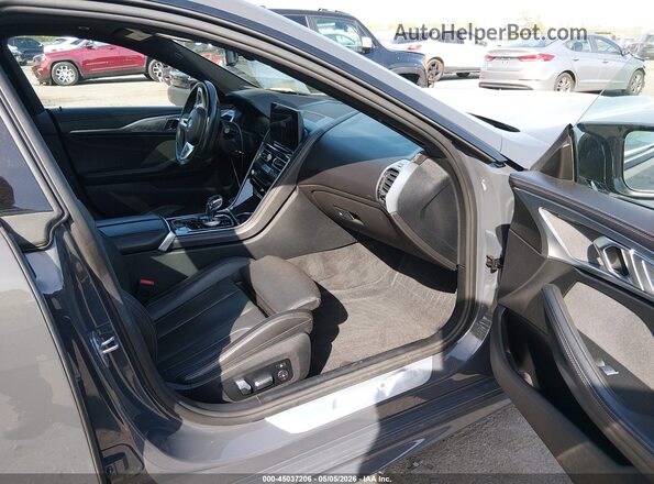 WBAGV8C05PCK65223 2023 BMW M8 Gray Widok wnętrza z przodu