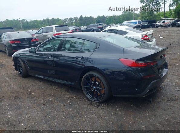 WBAGV8C06NCH89562 2022 BMW M8 Blue Սալոնի 360 աստիճան տեսք