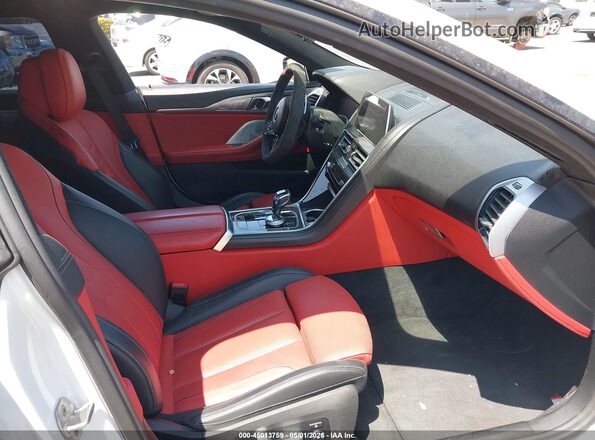 WBAGV8C07LCE44960 2020 BMW M8 Белый Вид салона спереди