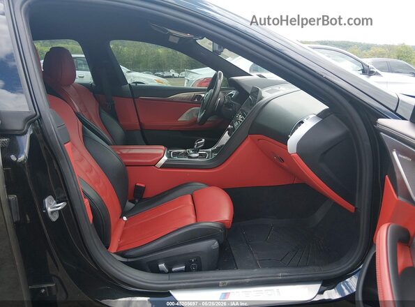 WBAGV8C07NCH75265 2022 BMW M8 Black Вид салону спереду