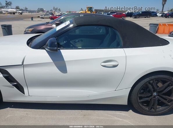 WBAHF3C03RWY33832 2024 BMW Z4 White Панорамний вид салону 360°
