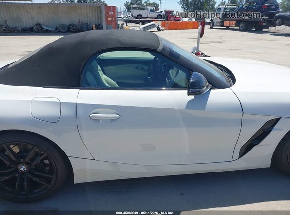 WBAHF3C03RWY33832 2024 BMW Z4 White Вид задньої частини салону