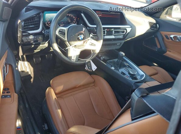 WBAHF9C01SWY46538 2025 BMW Z4 Red Вид панелі приладів