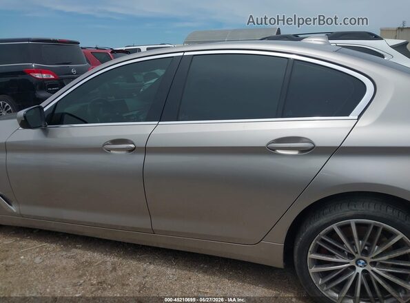 WBAJA5C5XKWW03282 2019 BMW 5 SERIES Gray 360 interior view