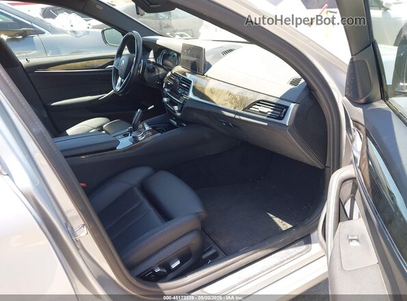 WBAJA7C52JWC75384 2018 BMW 5 SERIES Gray Widok wnętrza z przodu