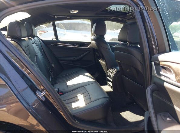 WBAJB1C58JB083983 2018 BMW 5 SERIES Gray VIN կոդի պիտակի տեսք