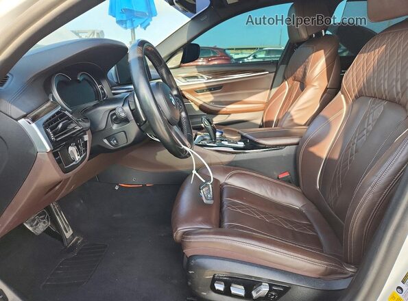 WBAJB9C54JB036528 2018 BMW M5 White Вид салону спереду