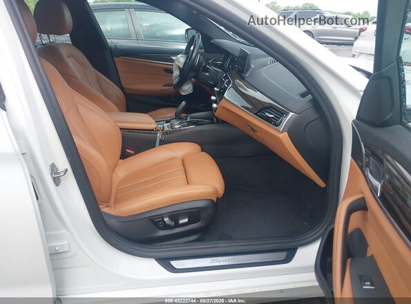 WBAJE5C59KWW40425 2019 BMW 5 SERIES Белый Вид салона спереди