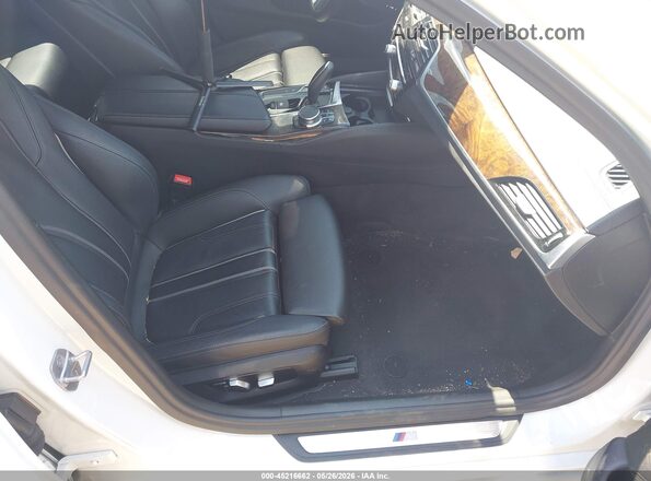 WBAJE7C36HG888886 2017 BMW 5 SERIES White წინა სალონის ხედი