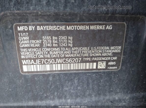 WBAJE7C50JWC56207 2018 BMW 5 SERIES Blue Vista del compartimento del motor