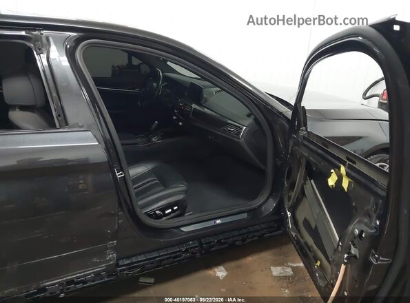 WBAJE7C58JWC55662 2018 BMW 5 SERIES Gray Front interior view