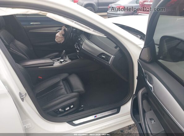 WBAJE7C5XKWW11138 2019 BMW 5 SERIES Белый Вид салона спереди