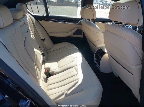 WBAJS7C08LBN96743 2020 BMW 5 SERIES Black VIN კოდის სტიკერის ხედი