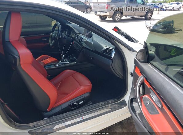 WBS3R9C33HA014356 2017 BMW M4 White Vista interior delantera