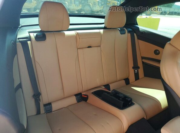 WBS3U9C52GP970049 2016 BMW M4 White Vista de los asientos traseros
