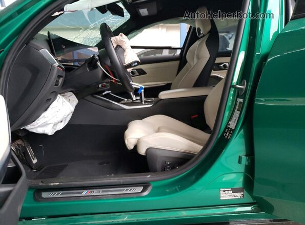 WBS43AY03RFS25678 2024 BMW M3 Green Widok wnętrza z przodu