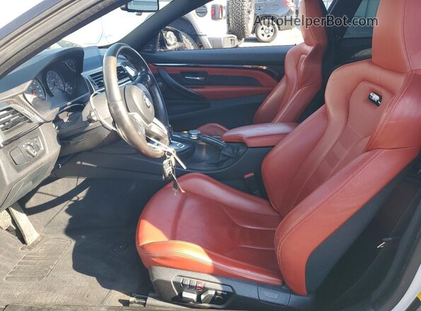 WBS4Y9C55JAA85527 2018 BMW M4 White Widok wnętrza z przodu