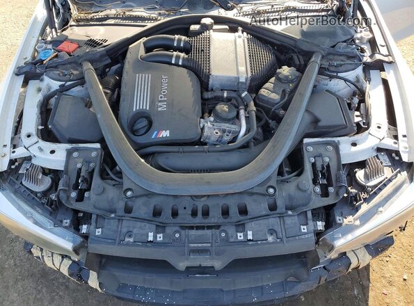 WBS4Y9C55JAA85527 2018 BMW M4 White Widok wnętrza z tyłu