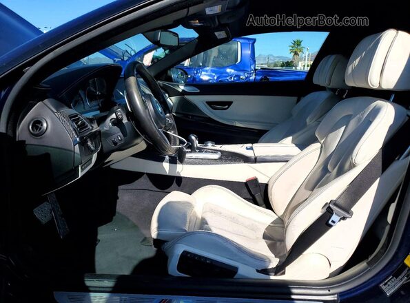 WBS6G9C57JD950215 2018 BMW M6 Blue Вид салону спереду