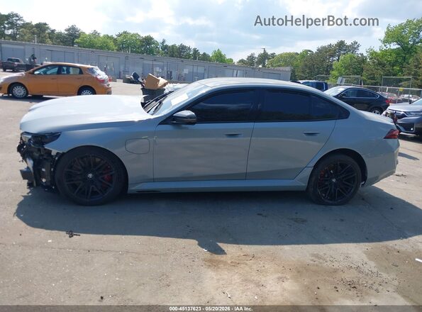 WBS83FK02TCV22294 2026 BMW M5 Gray Панорамний вид салону 360°