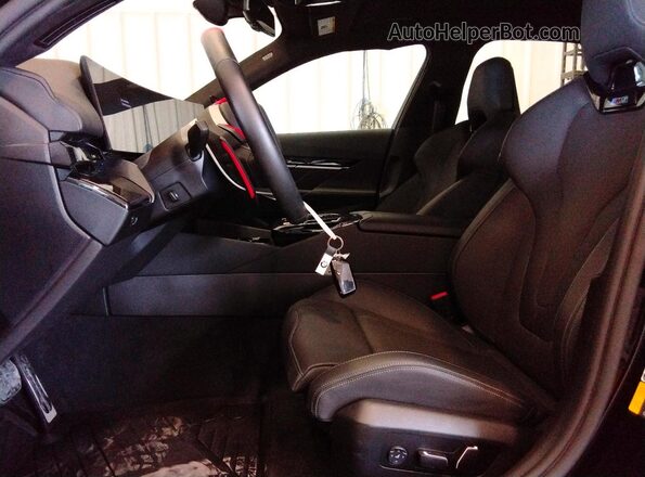 WBS83FK05TCV11581 2026 BMW M5 Black Widok wnętrza z przodu