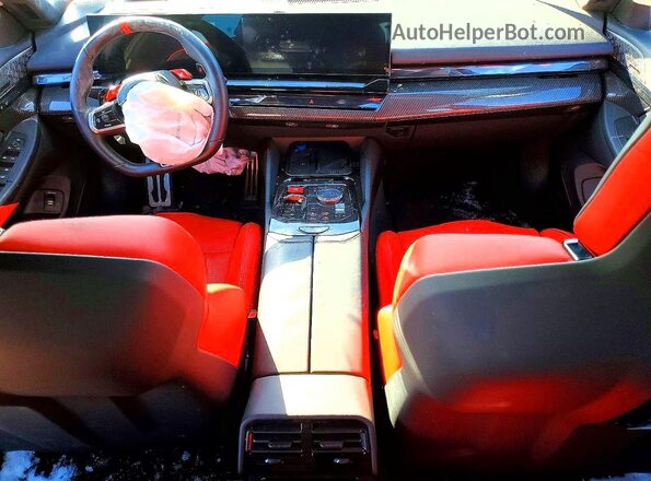 WBS83FK08SCU12767 2025 BMW M5 Черный Вид панели приборов