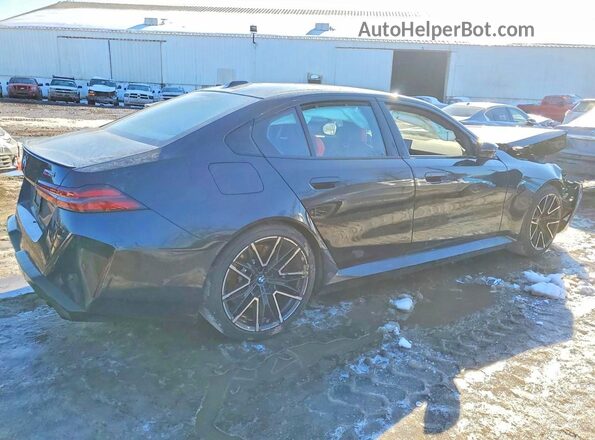 WBS83FK08SCU12767 2025 BMW M5 Черный Задняя правая четверть
