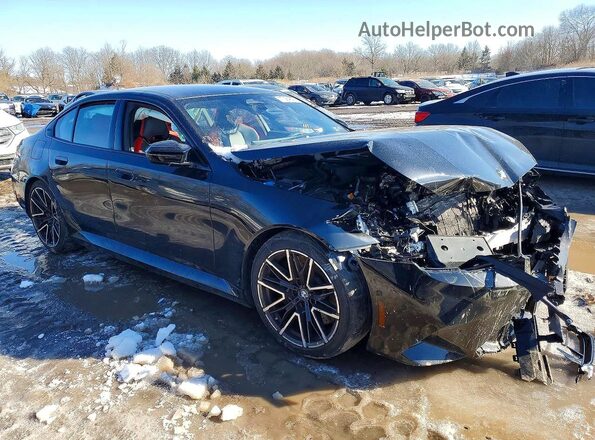 WBS83FK08SCU12767 2025 BMW M5 Черный Передняя правая четверть