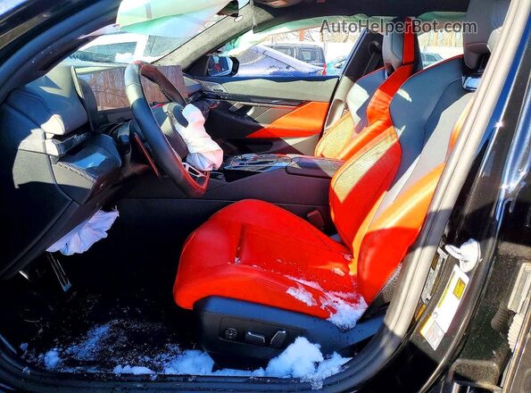 WBS83FK08SCU12767 2025 BMW M5 Черный Вид салона спереди