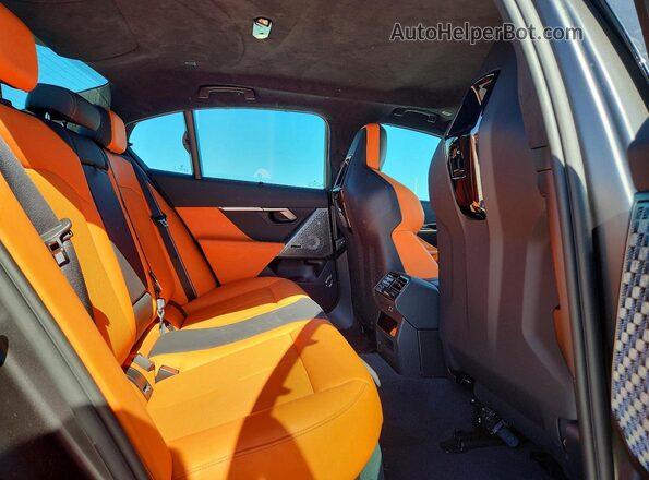 WBS83FK08SCU45123 2025 BMW M5 Черный Вид задних сидений