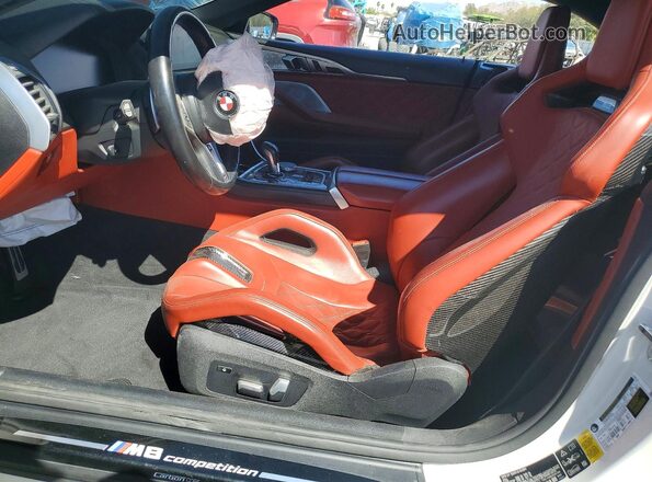 WBSDZ0C01NCH58191 2022 BMW M8 White Vista interior delantera