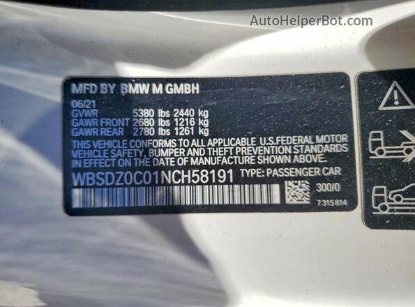 WBSDZ0C01NCH58191 2022 BMW M8 White Vista del compartimento del motor