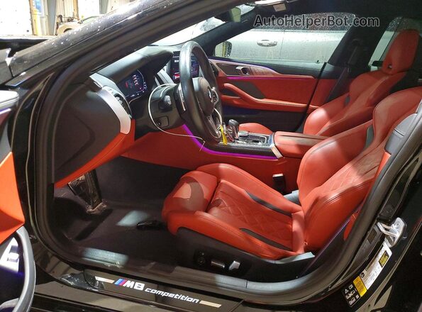 WBSGV0C01PCK32961 2023 BMW M8 Black Widok wnętrza z przodu