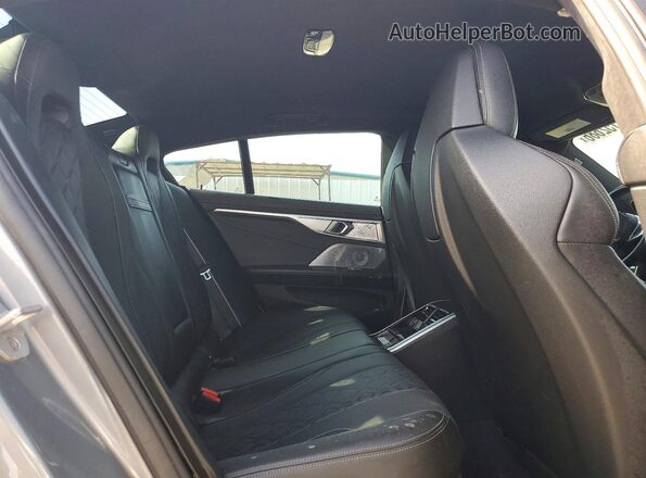 WBSGV0C06SCT93976 2025 BMW M8 Gray Vista de los asientos traseros
