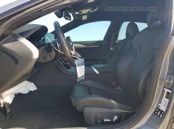 WBSGV0C06SCT93976 2025 BMW M8 Gray Vista interior delantera