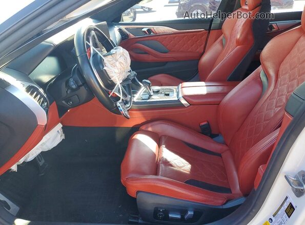 WBSGV0C08PCK30043 2023 BMW M8 Белый Вид салона спереди