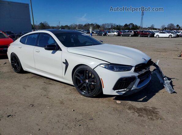 WBSGV0C08PCK30043 2023 BMW M8 Белый Передняя правая четверть