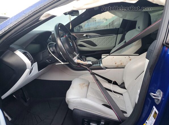 WBSGV0C09NCJ55155 2022 BMW M8 Blue Vista interior delantera