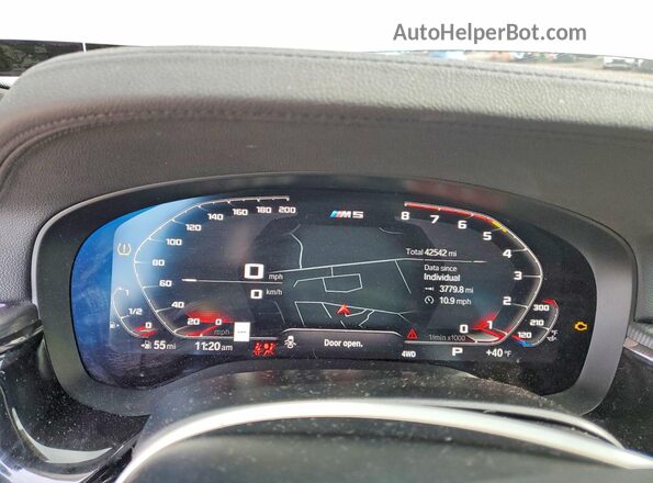 WBSJF0C09LCD61028 2020 BMW M5 Gray ხელსაწყოთა პანელის ხედი