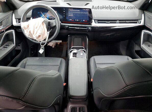 WBX73EF00T5404016 2026 BMW X1 Black Vista del salpicadero