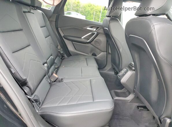 WBX73EF00T5404016 2026 BMW X1 Black Vista interior trasera