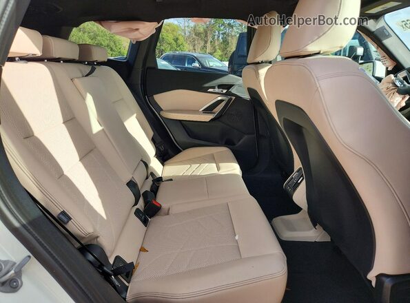 WBX73EF03S5105702 2025 BMW X1 White უკანა სალონის ხედი