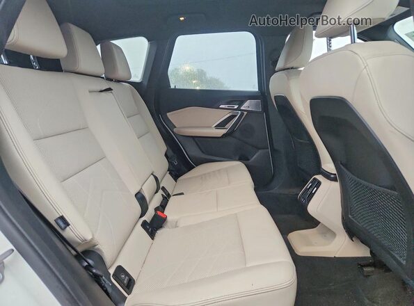 WBX73EF06P5W30891 2023 BMW X1 Белый Вид задних сидений
