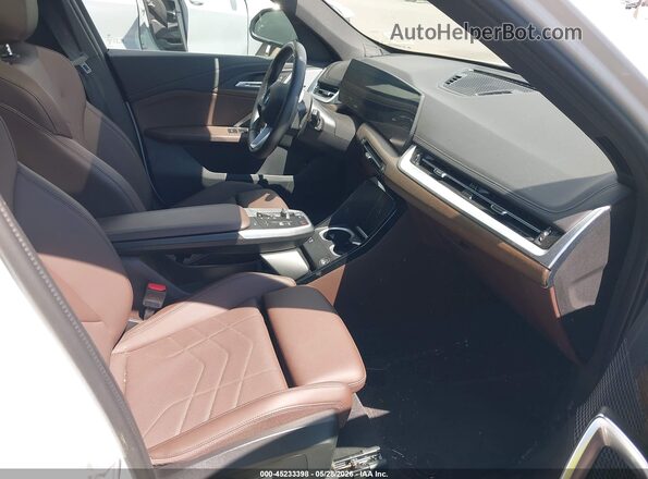 WBX73EF06S5079676 2025 BMW X1 White Вид салону спереду