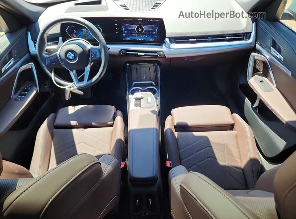 WBX73EF07S5367657 2025 BMW X1 Blue Dashboard view